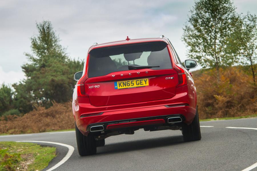  Volvo XC90 D5 R-Design 2015 года  (UK) (фото 11 из 44)